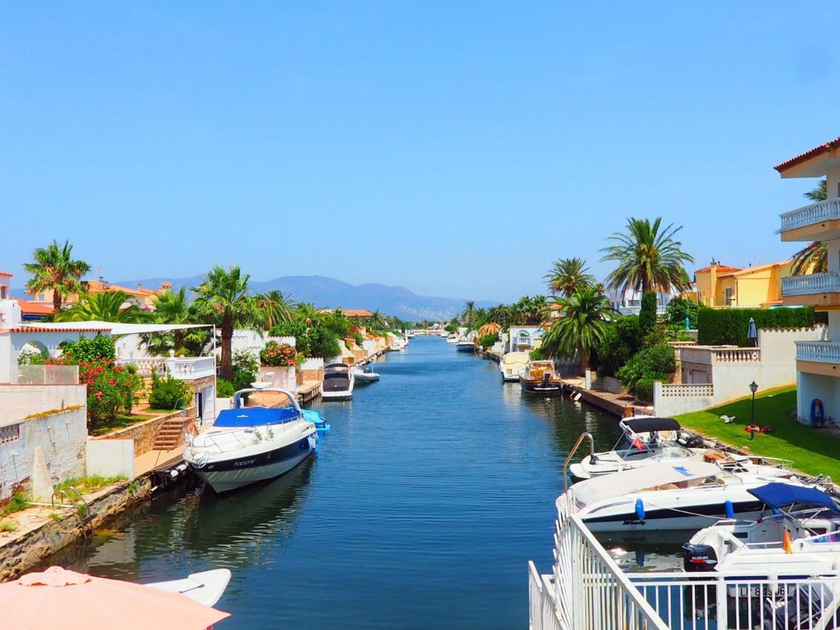Holiday Home Requesens Canal Empuriabrava Exterior photo