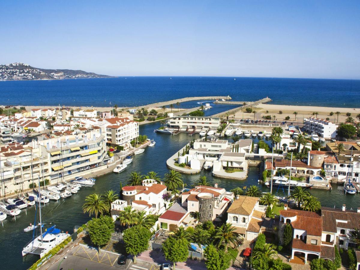 Holiday Home Requesens Canal Empuriabrava Exterior photo