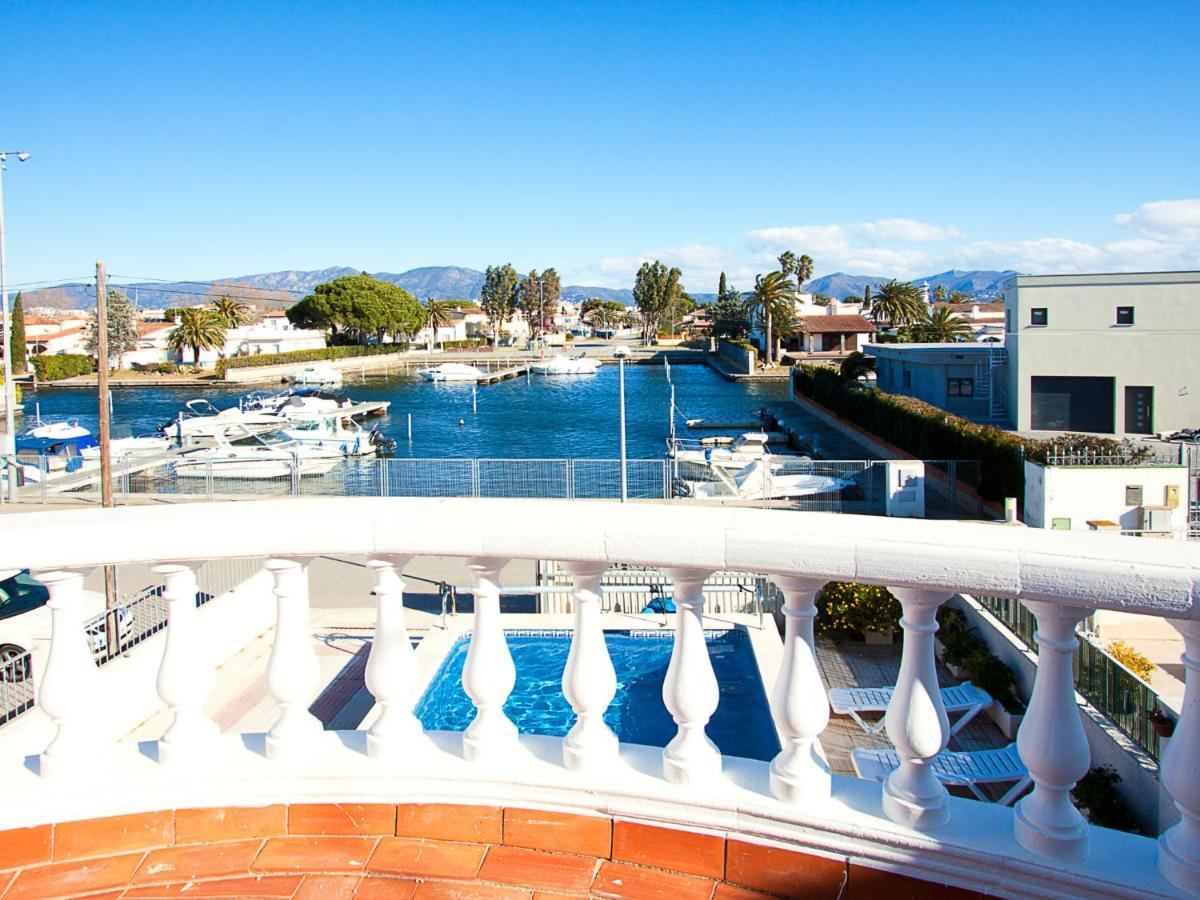 Holiday Home Requesens Canal Empuriabrava Exterior photo